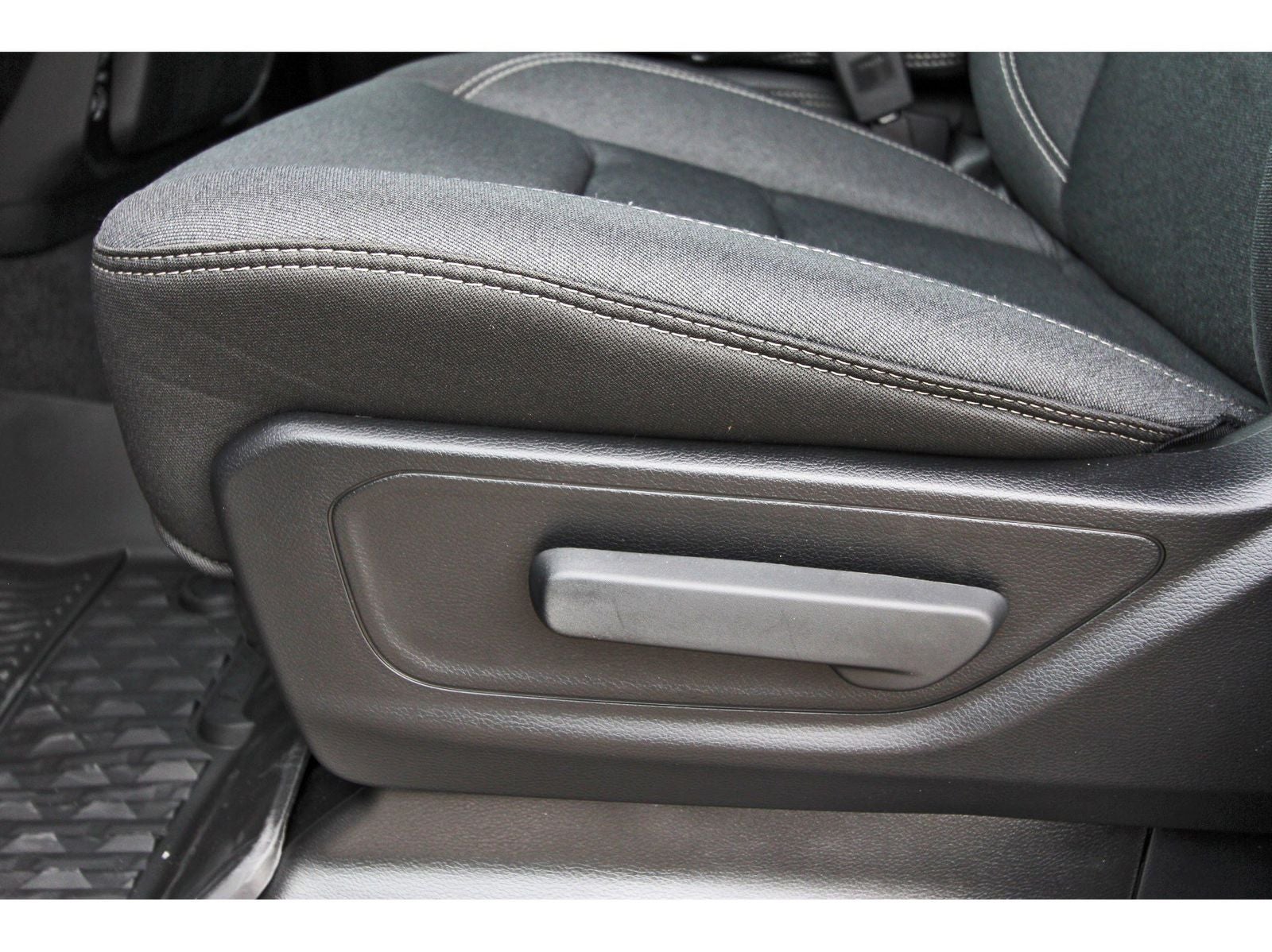 2026 RAM 1500 Warlock 4x4 Crew Cab 5'7" Box
