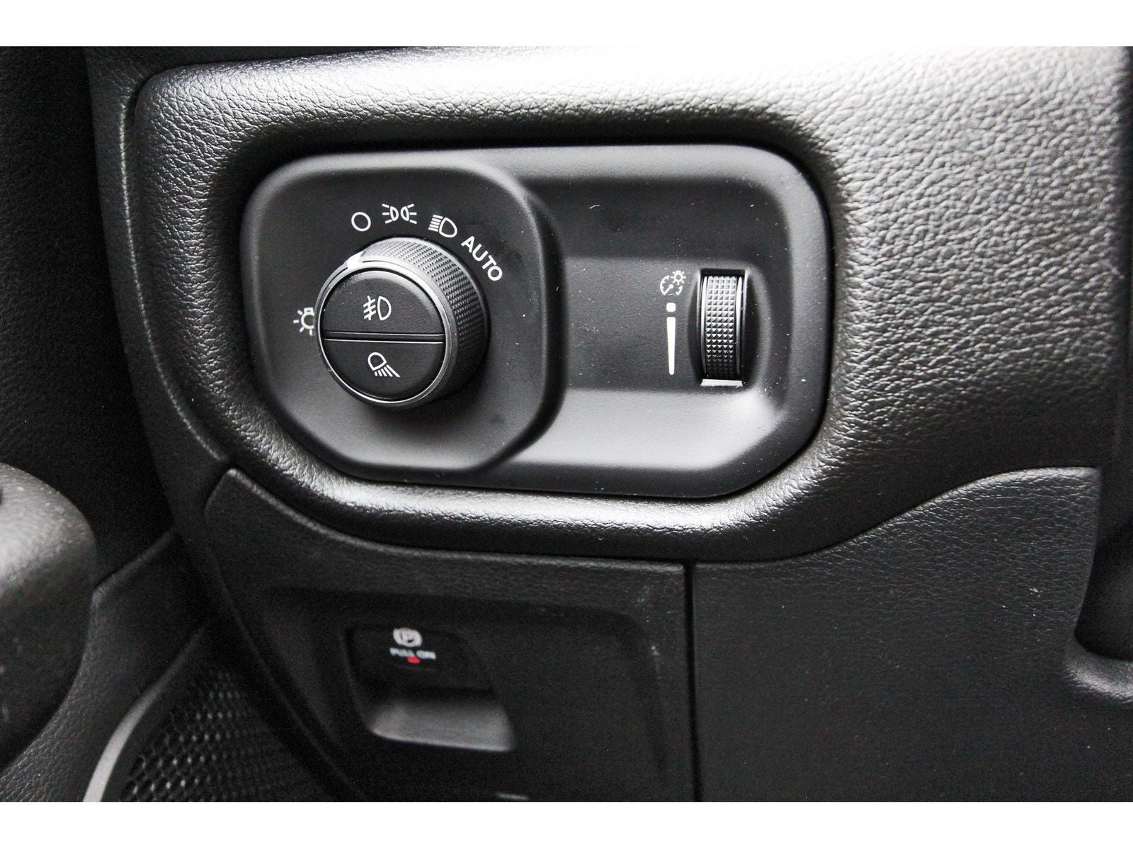 2026 RAM 1500 Warlock 4x4 Crew Cab 5'7" Box
