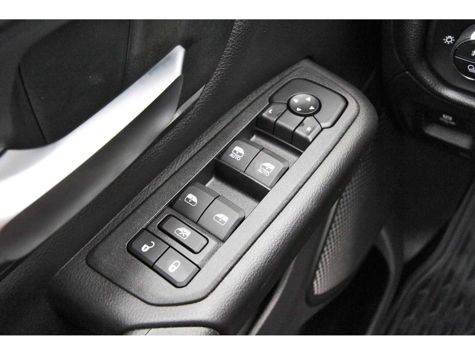 2026 RAM 1500 Warlock 4x4 Crew Cab 5'7" Box