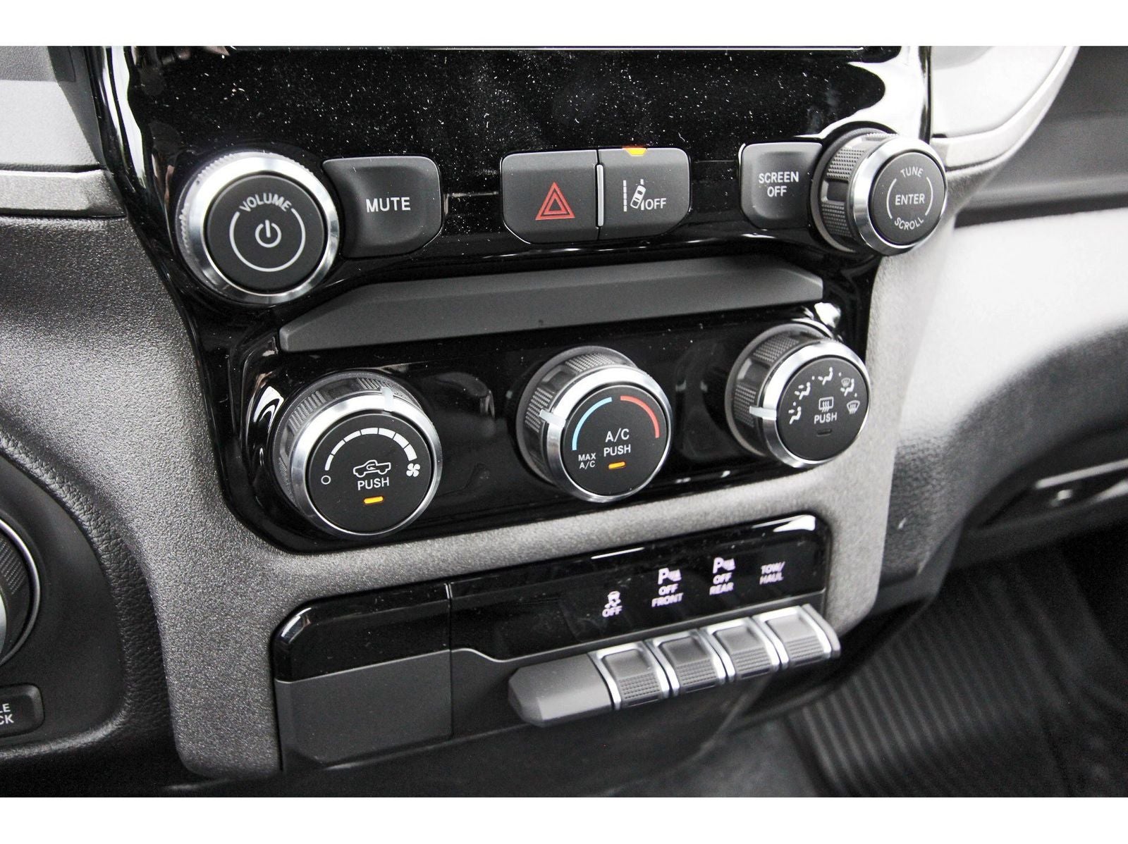 2026 RAM 1500 Warlock 4x4 Crew Cab 5'7" Box