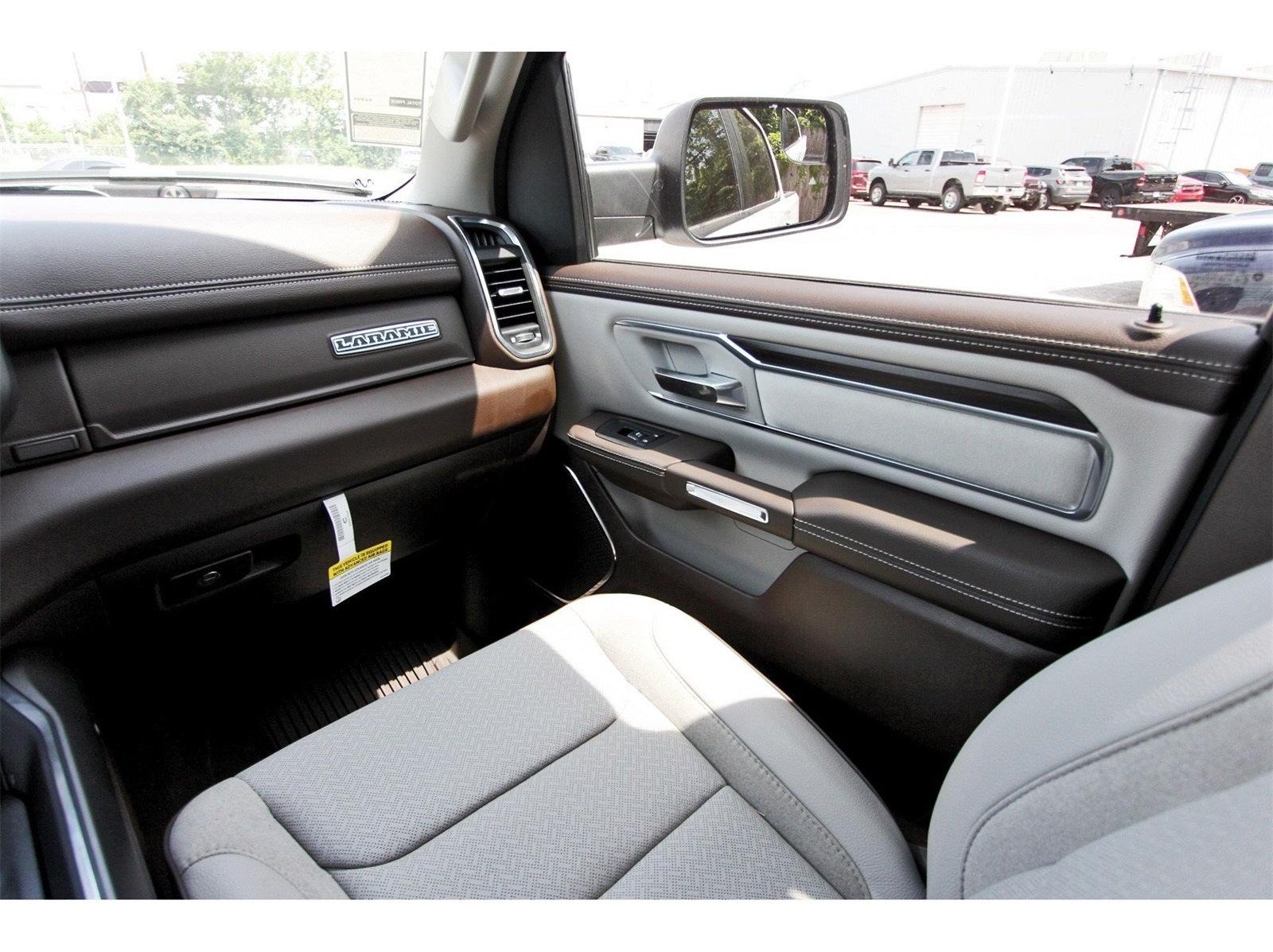 2025 RAM 1500 Laramie 4x4 Crew Cab 5'7" Box