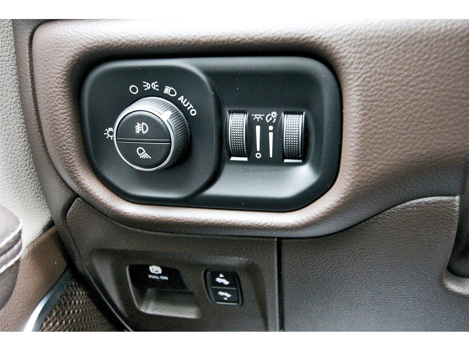 2025 RAM 1500 Laramie 4x4 Crew Cab 5'7" Box