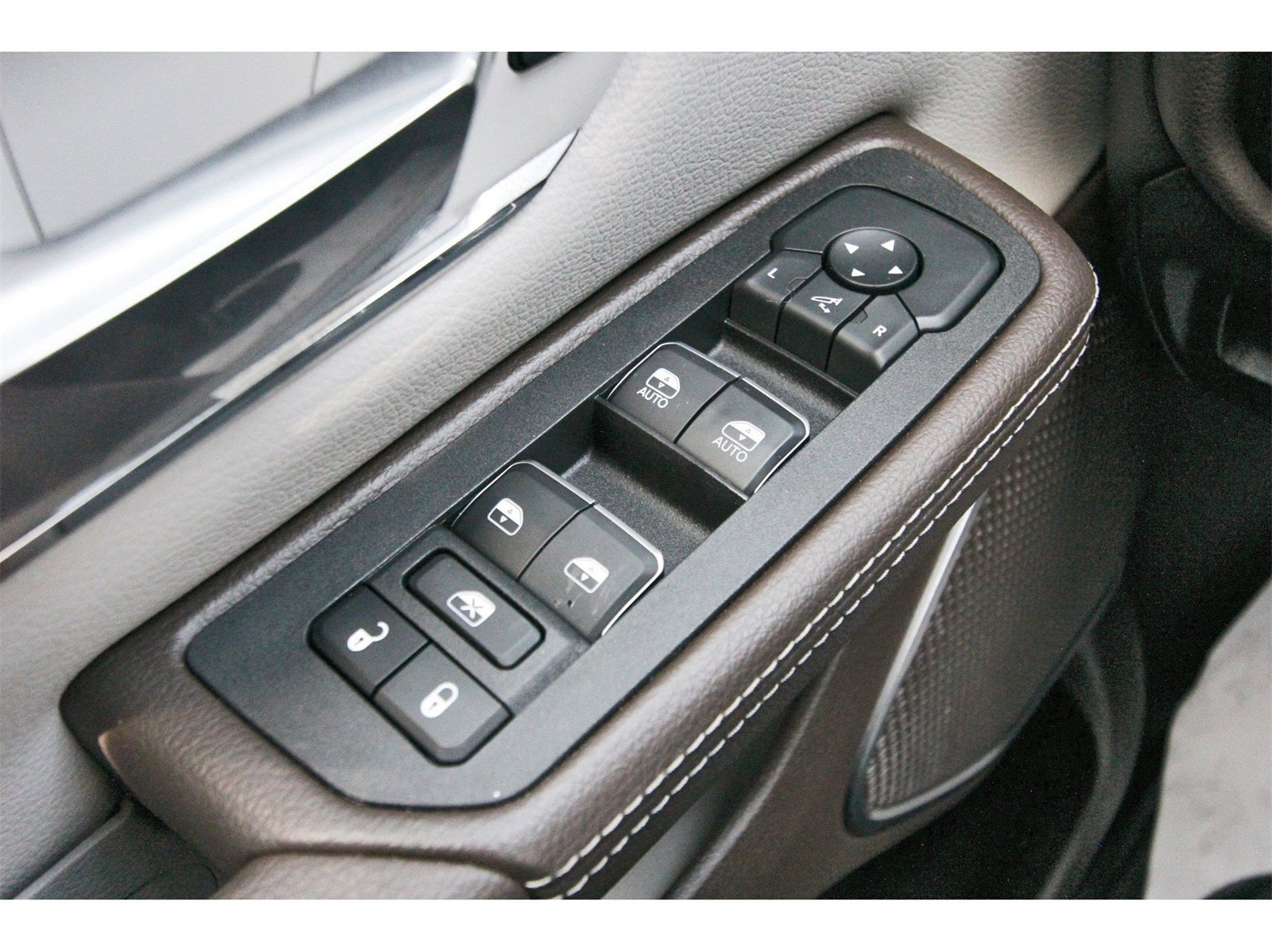 2025 RAM 1500 Laramie 4x4 Crew Cab 5'7" Box