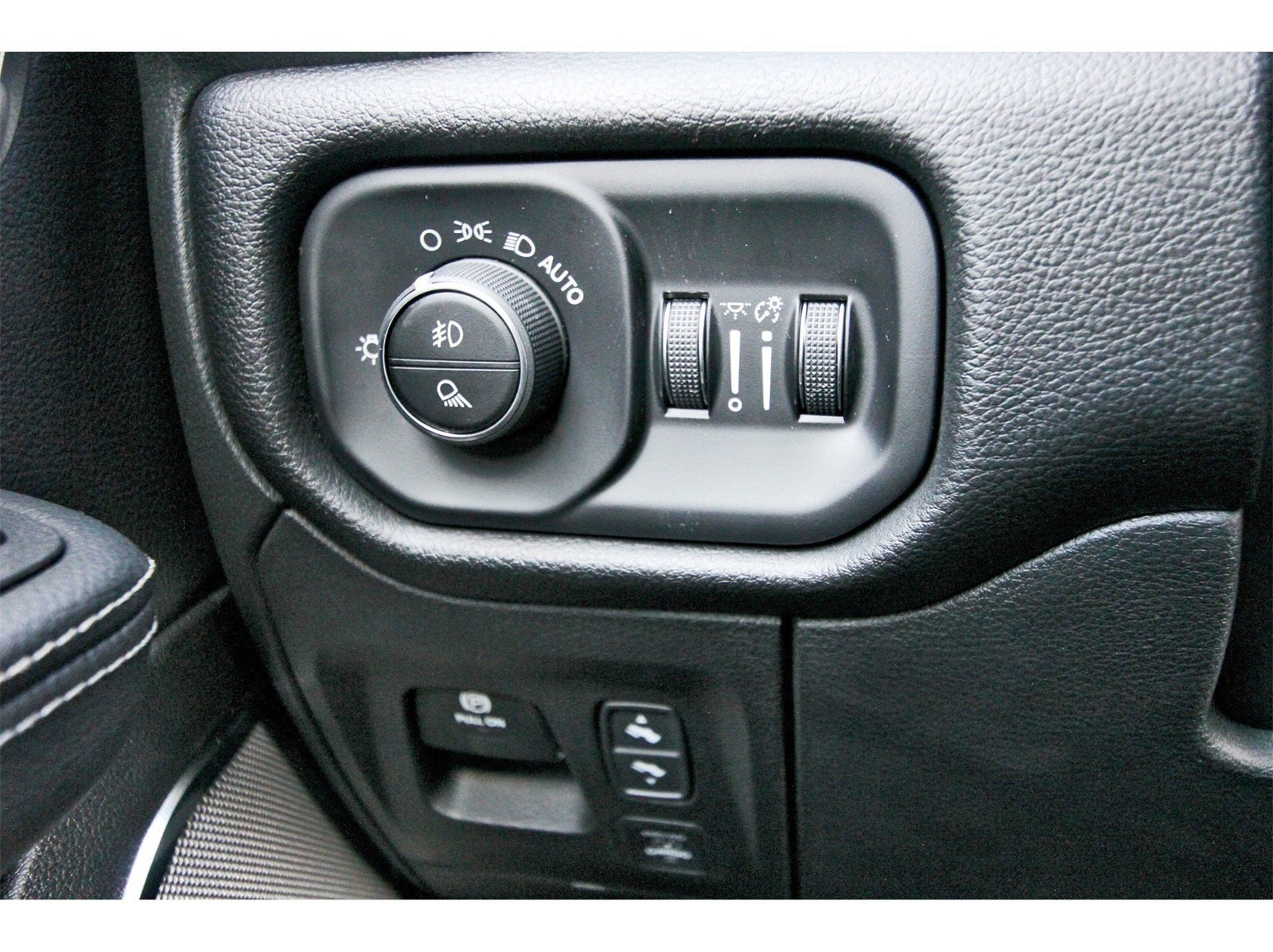 2026 RAM 1500 Laramie 4x4 Crew Cab 5'7" Box