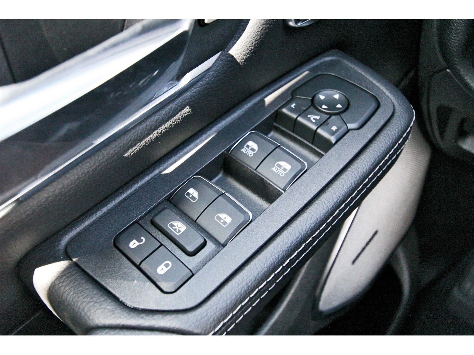 2026 RAM 1500 Laramie 4x4 Crew Cab 5'7" Box