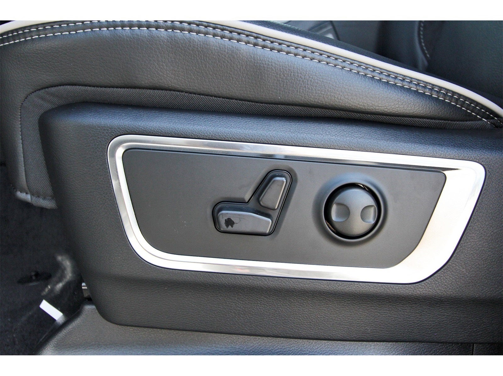 2026 RAM 1500 Laramie 4x4 Crew Cab 5'7" Box