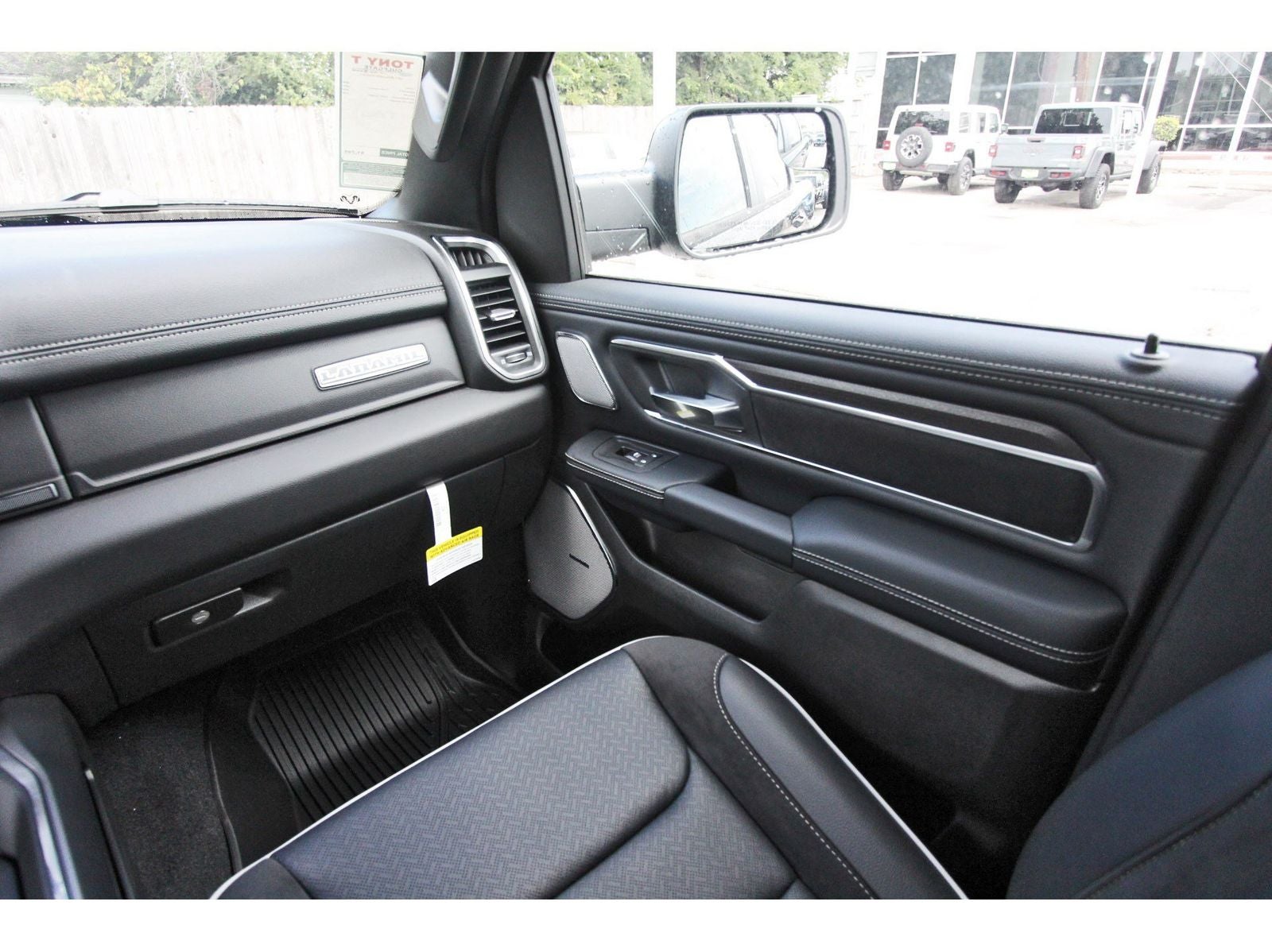 2027 RAM 1500 Laramie 4x4 Crew Cab 5'7" Box