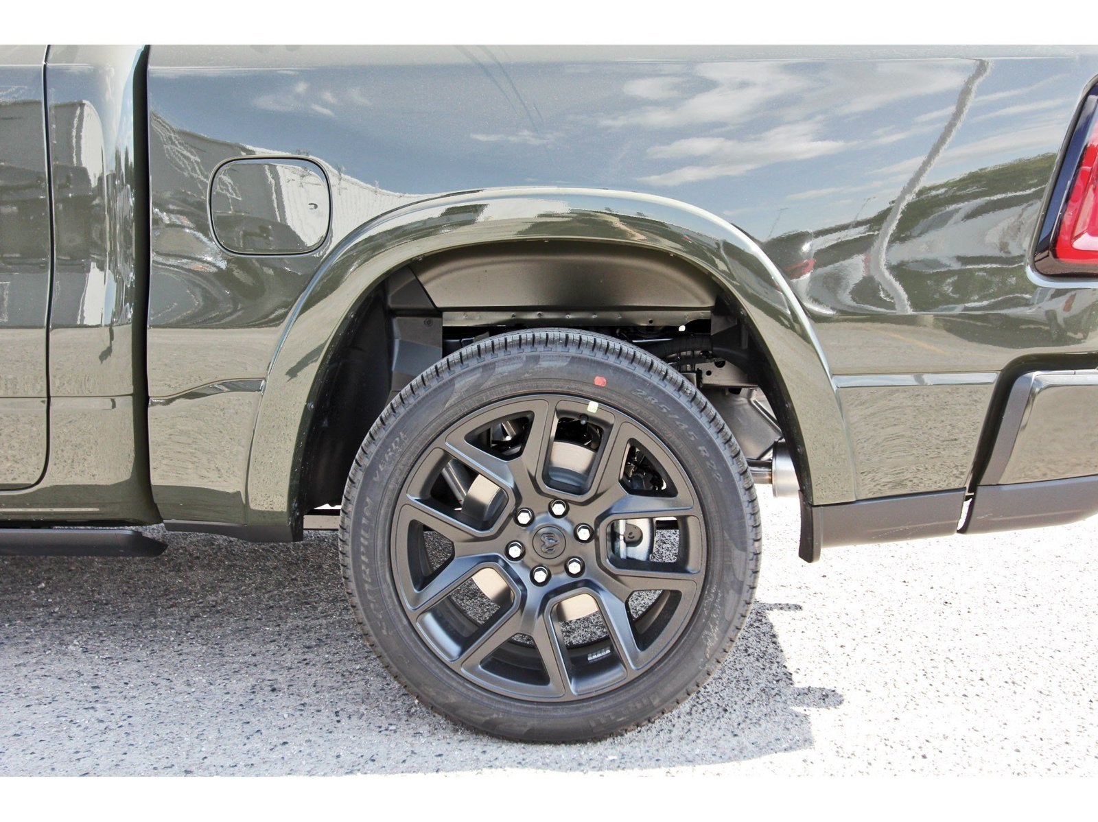 2027 RAM 1500 Laramie 4x4 Crew Cab 5'7" Box
