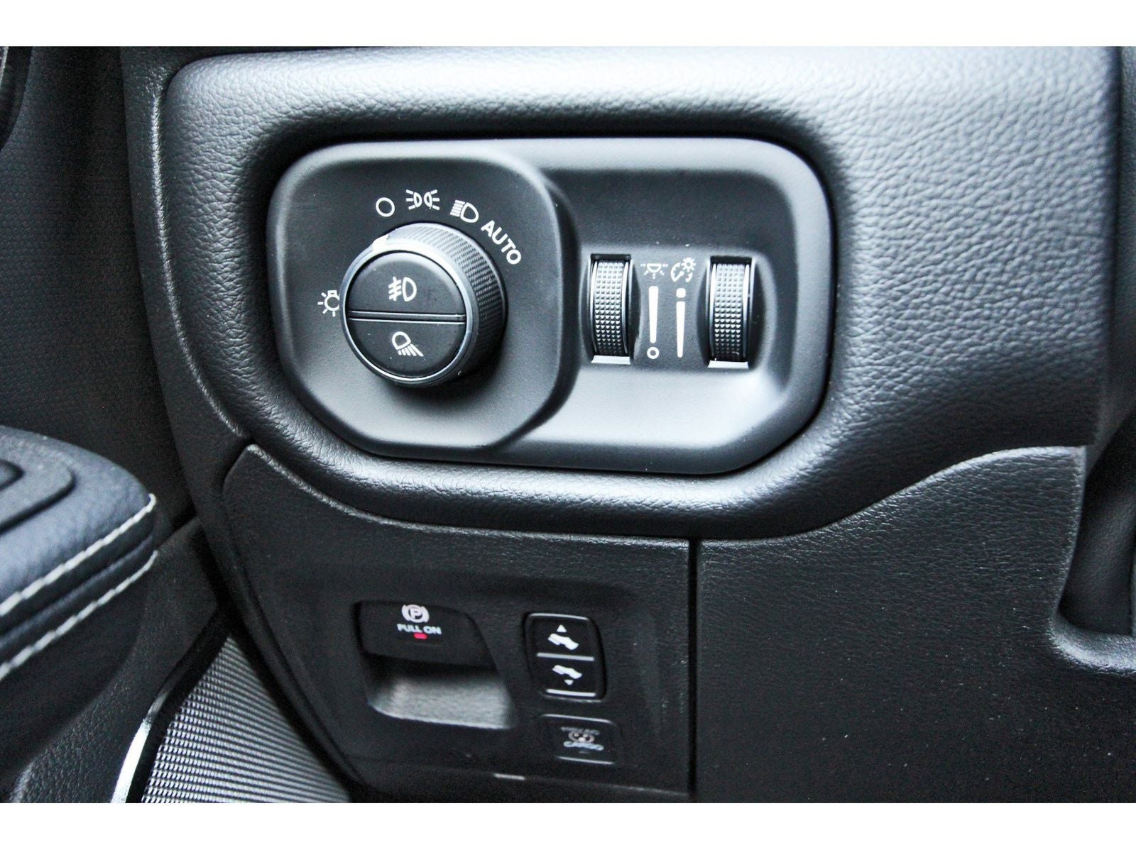 2026 RAM 1500 Rebel 4x4 Crew Cab 5'7" Box