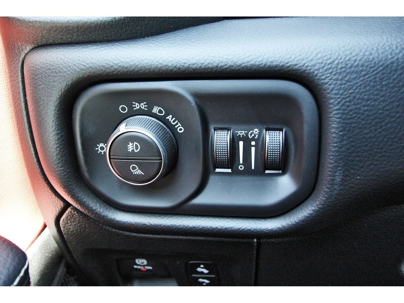 2026 RAM 1500 Rebel 4x4 Crew Cab 5'7" Box