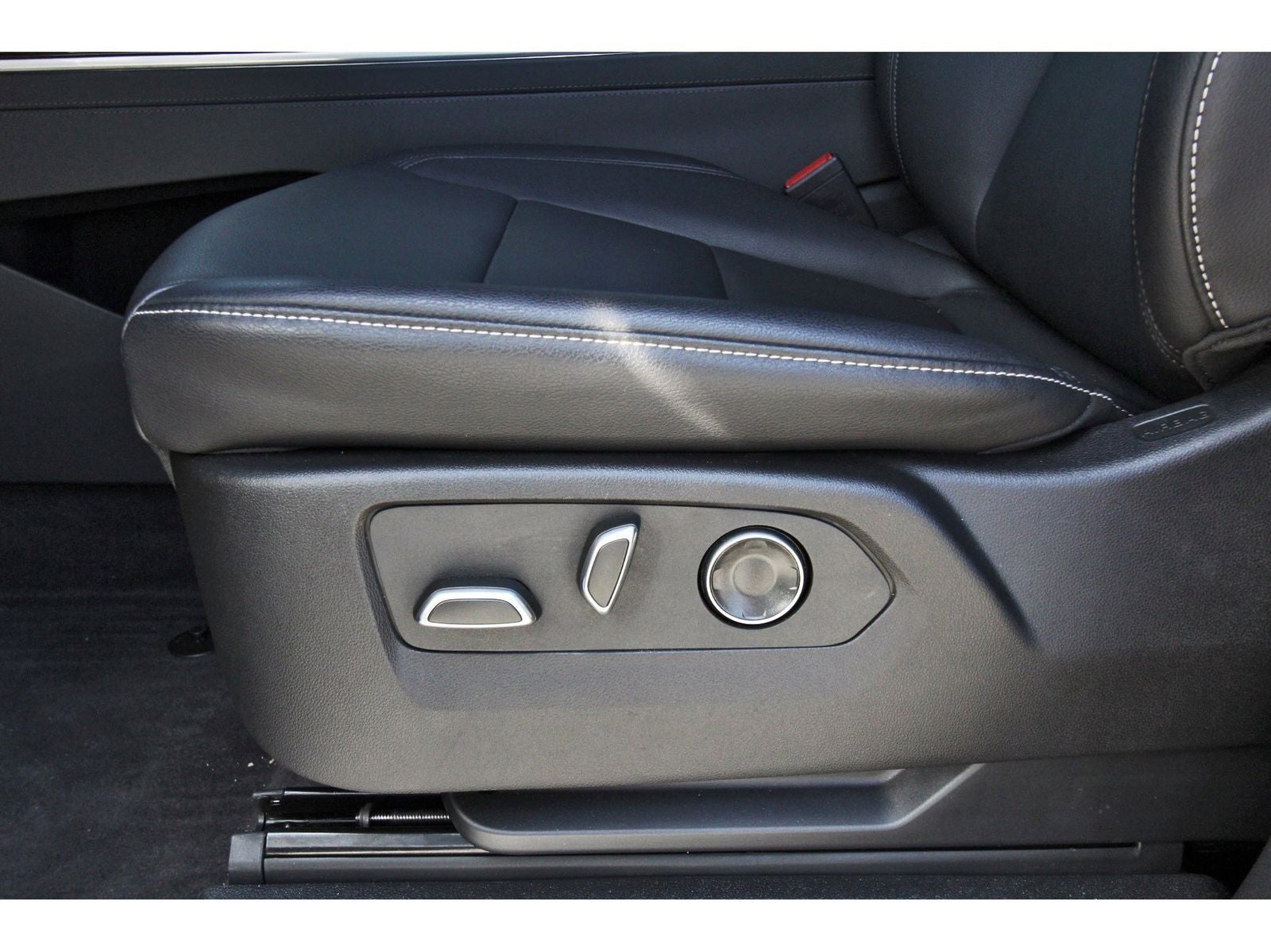 2025 Cadillac Escalade Luxury