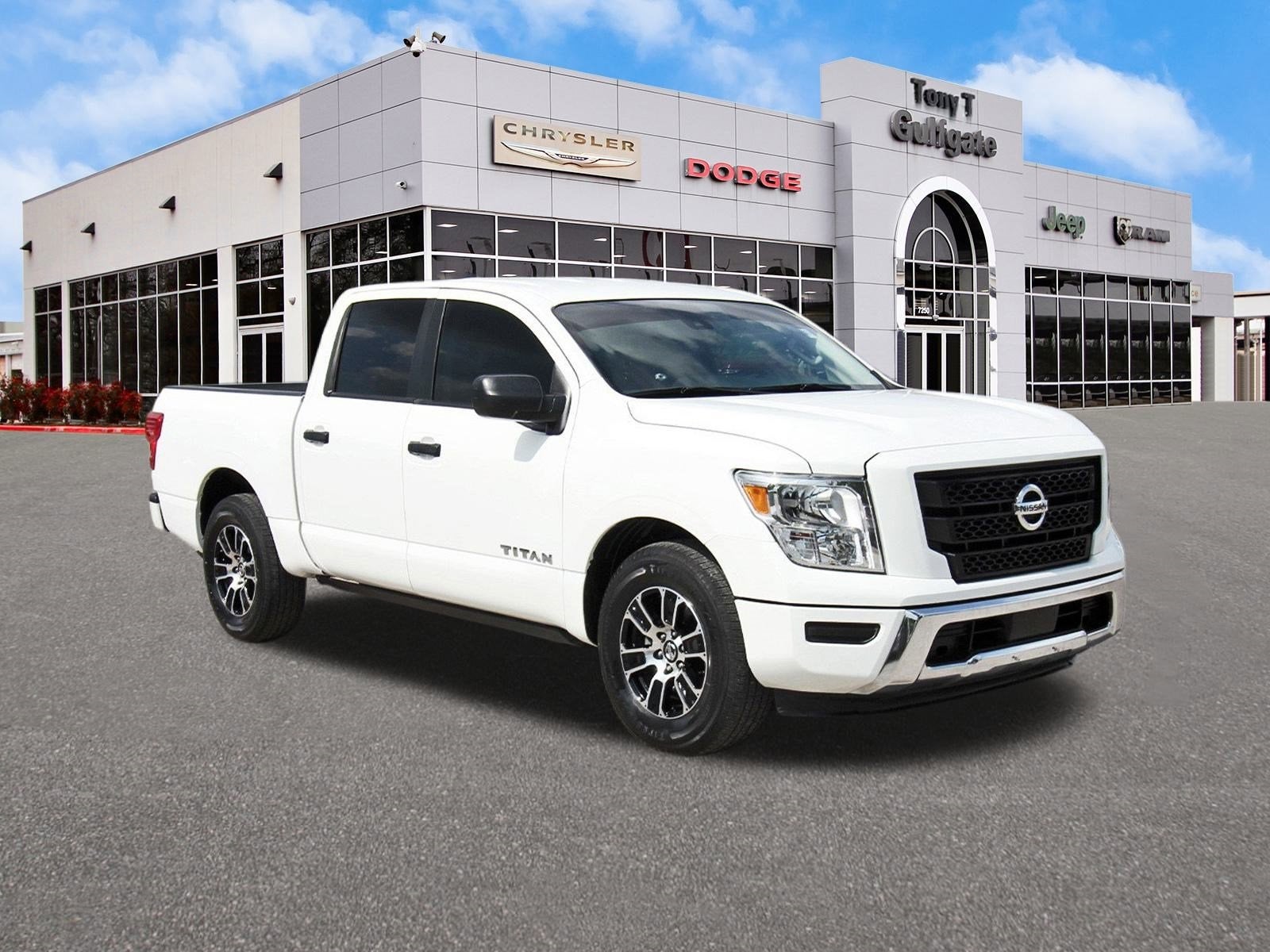 2022 Nissan Titan SV