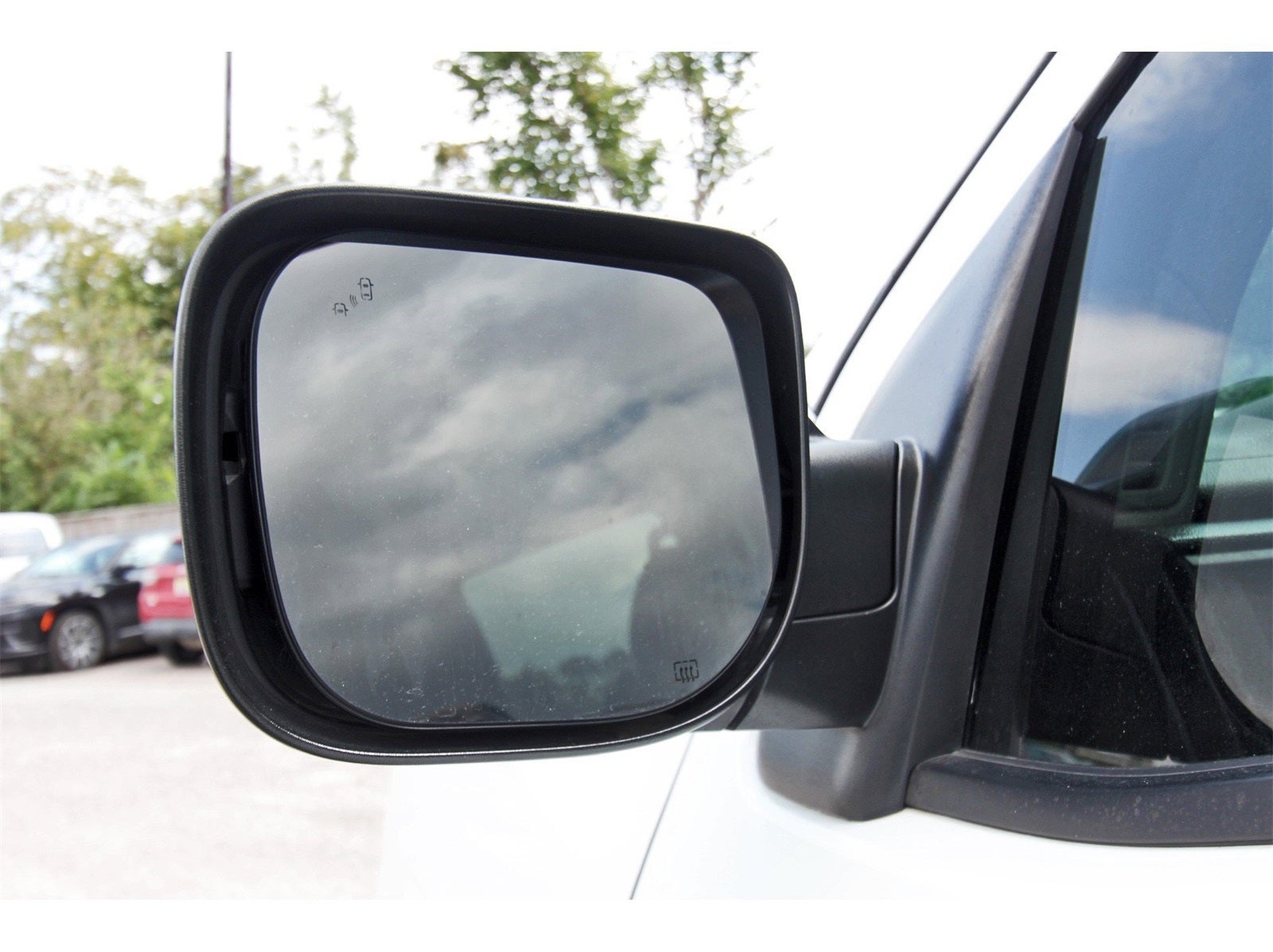 2022 Nissan Titan SV