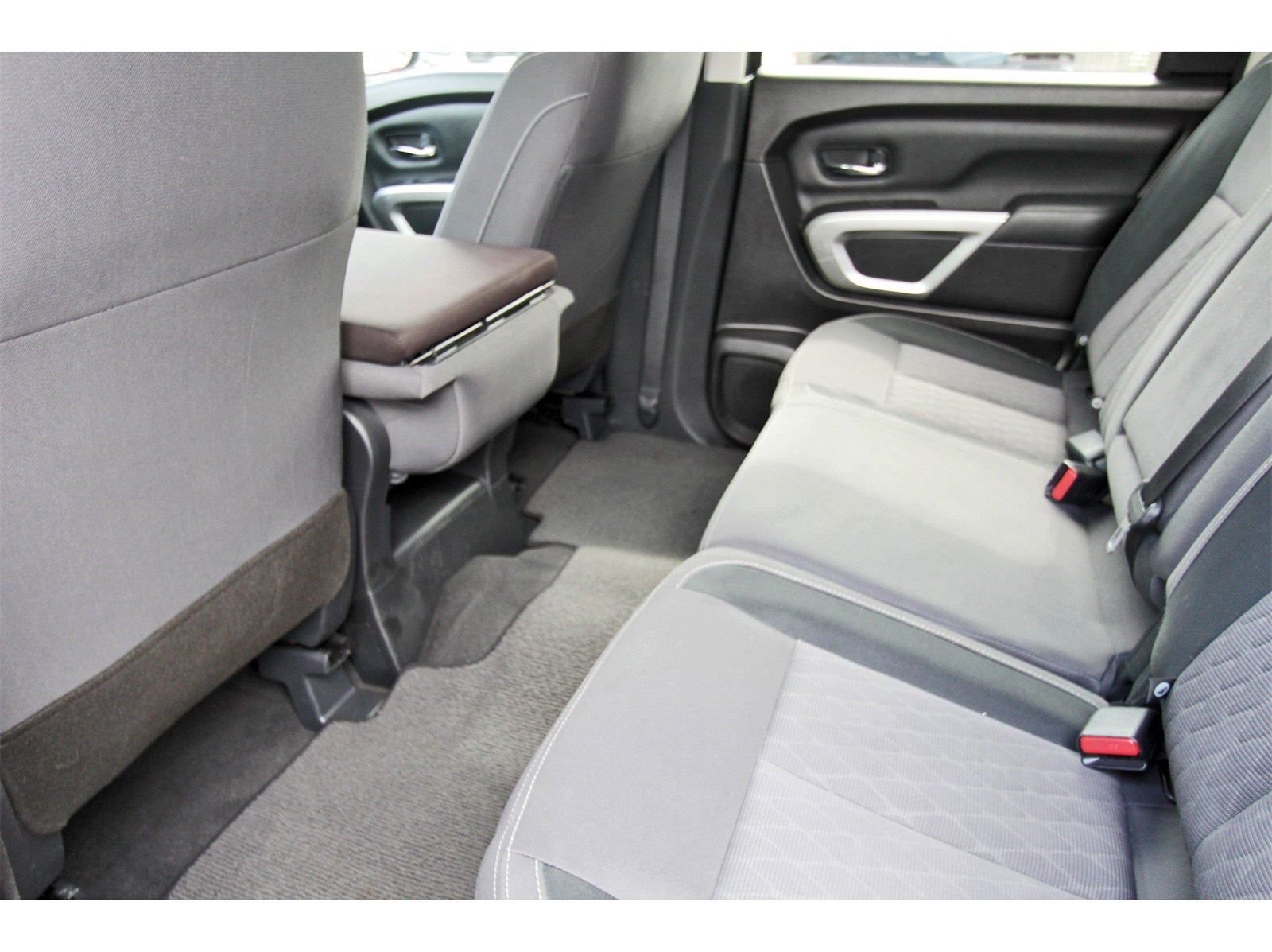 2022 Nissan Titan SV