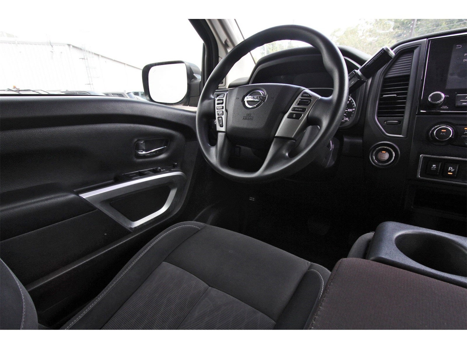 2022 Nissan Titan SV