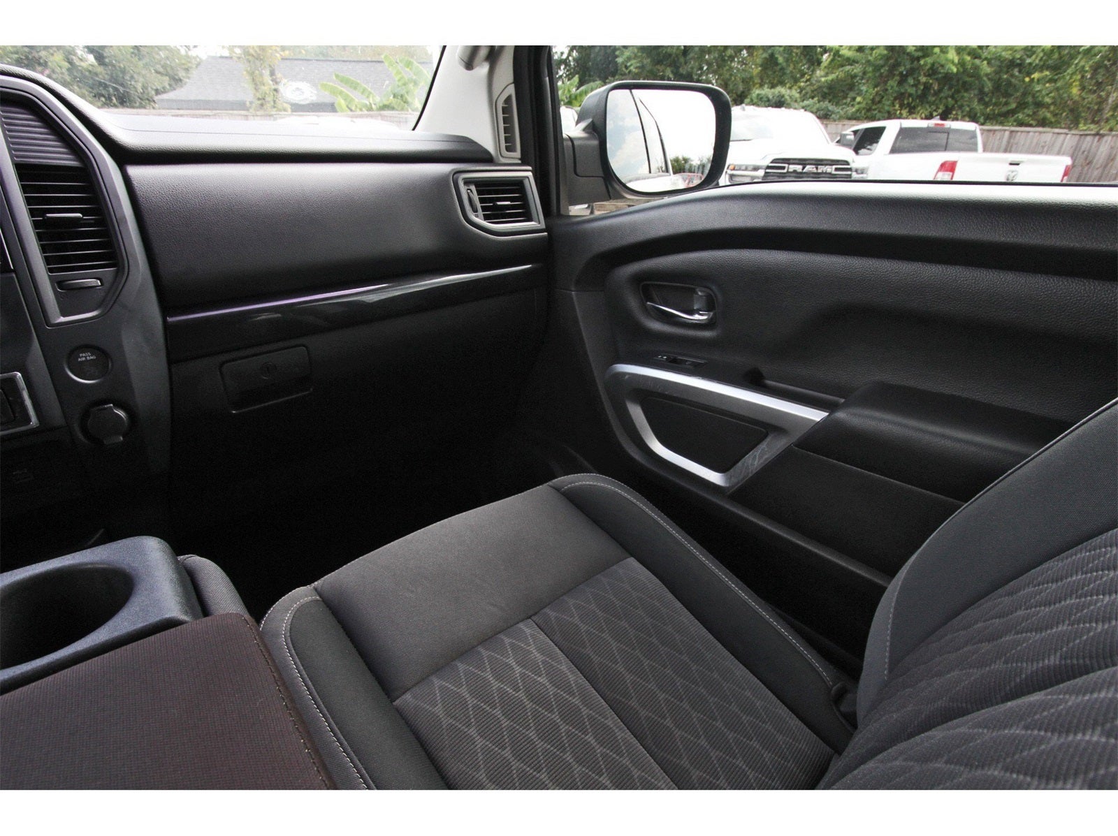 2022 Nissan Titan SV