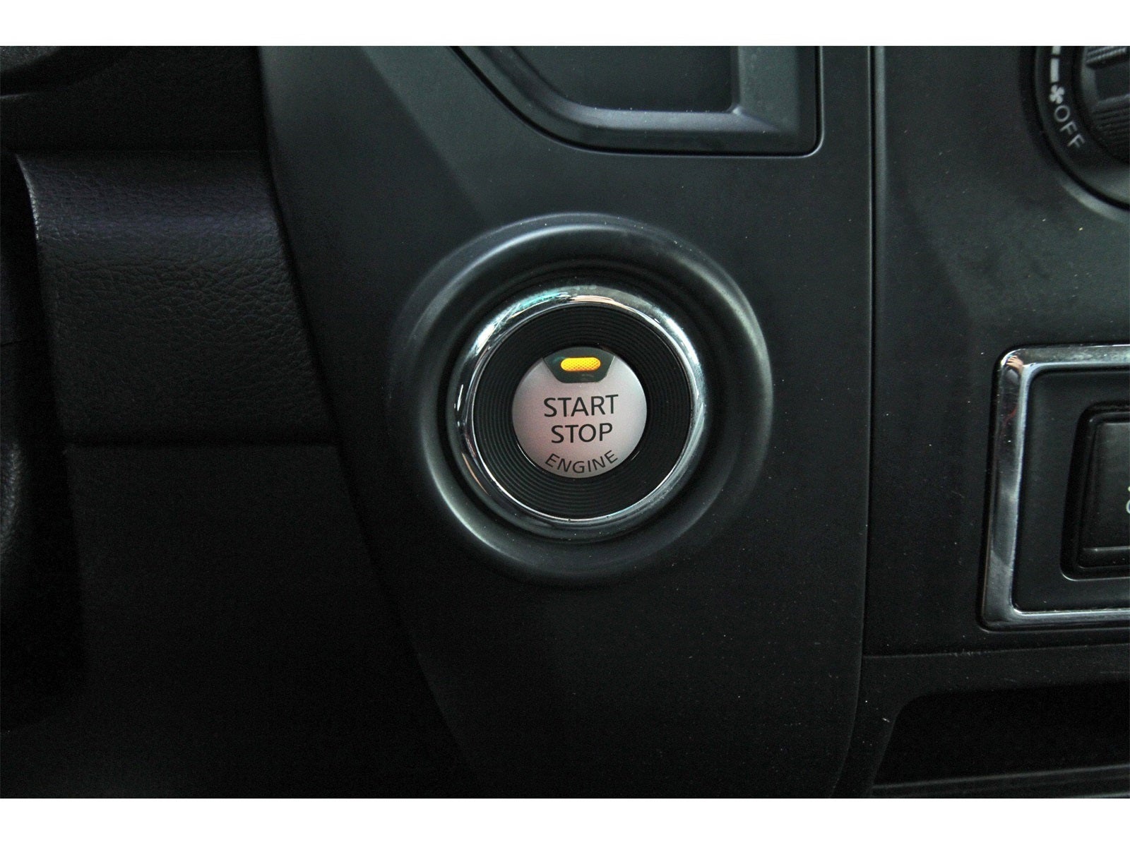 2022 Nissan Titan SV