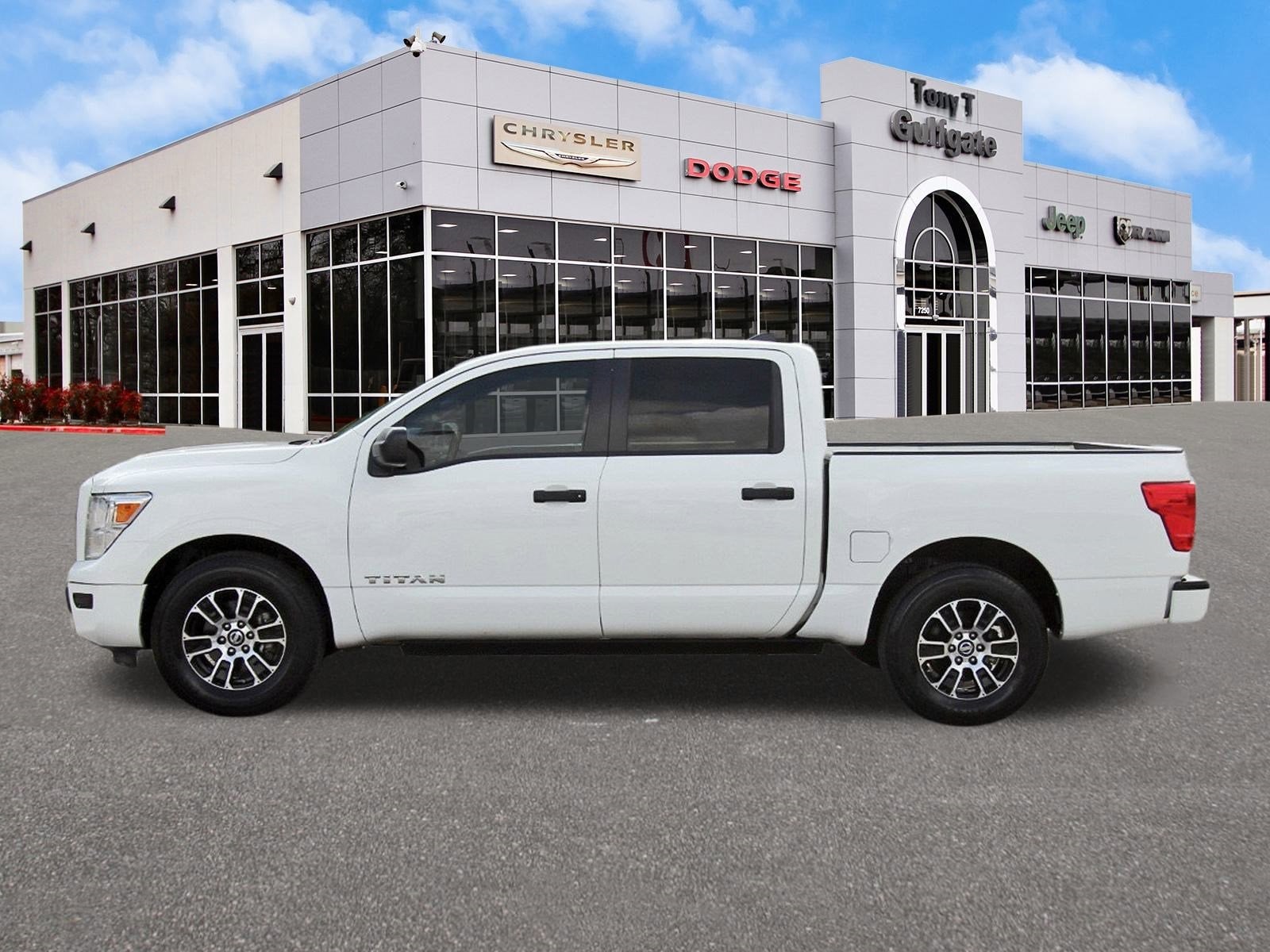 2022 Nissan Titan SV