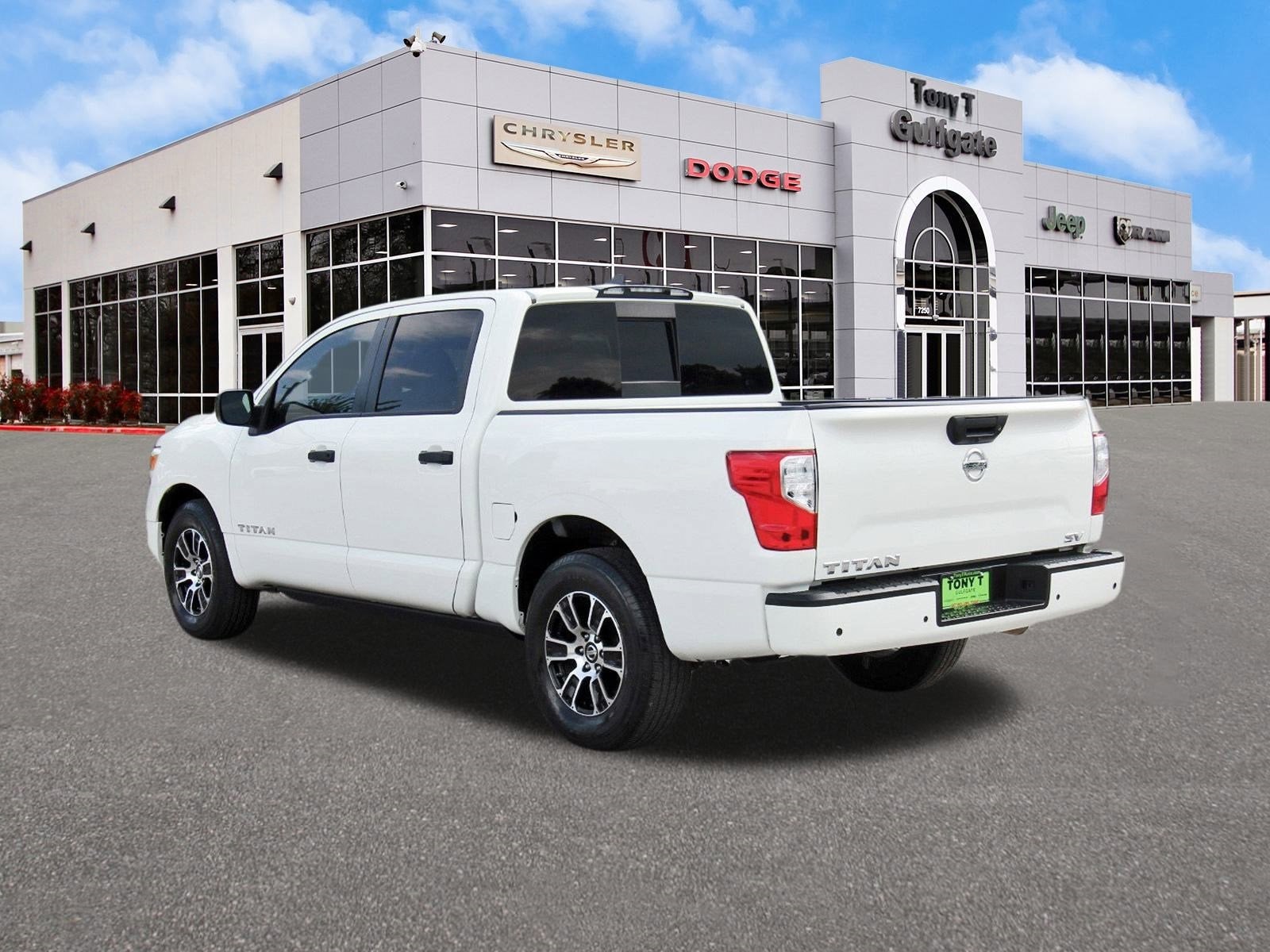 2022 Nissan Titan SV