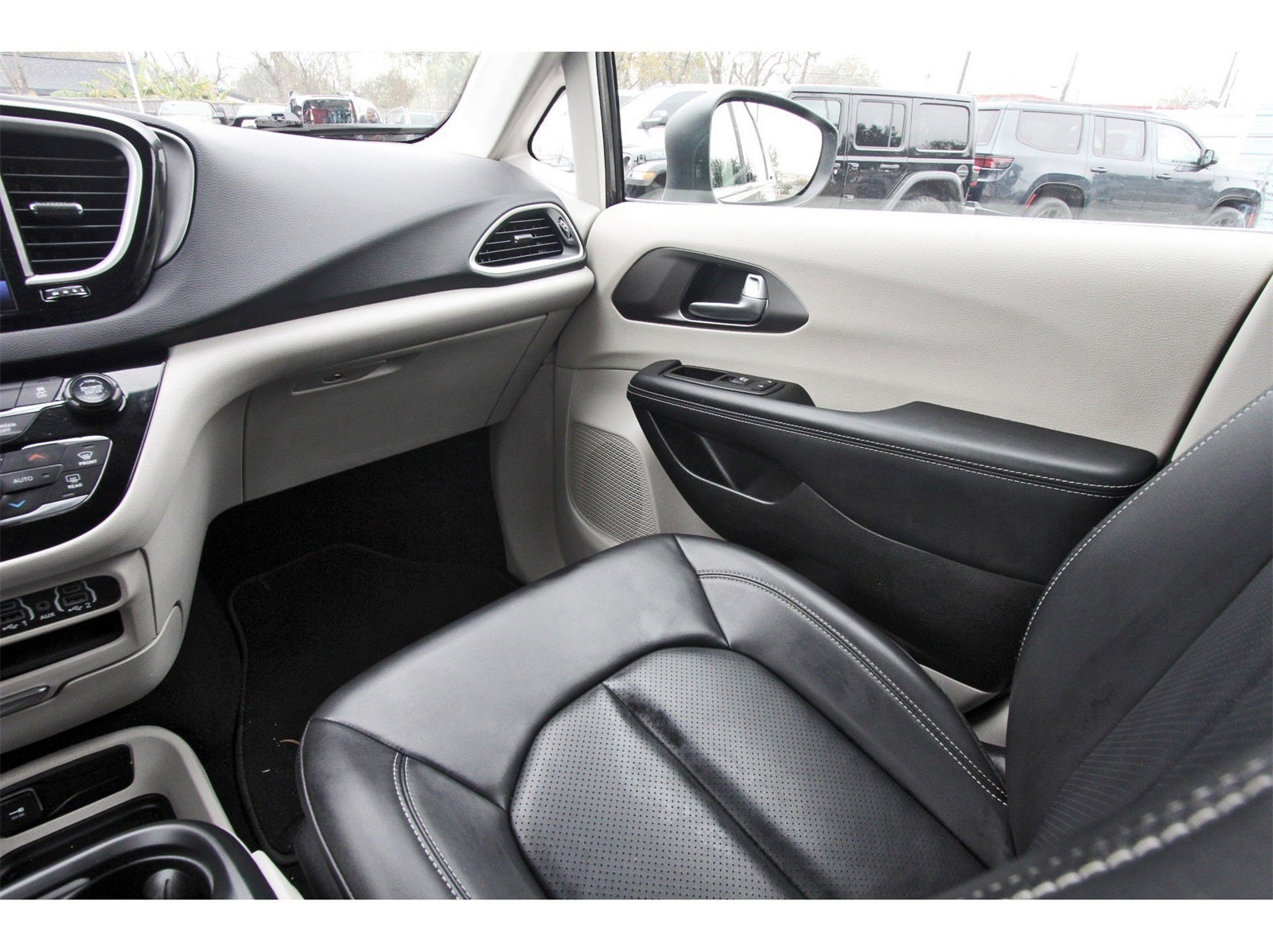 2023 Chrysler Pacifica Touring L