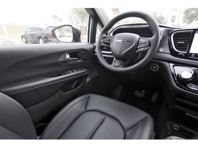 2026 Chrysler Pacifica Select FWD