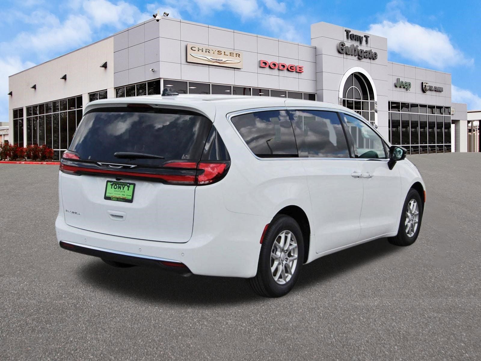 2027 Chrysler Pacifica Select FWD