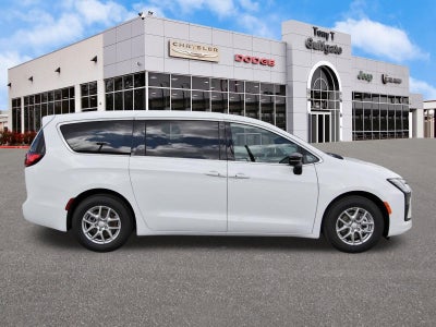 2027 Chrysler Pacifica Select FWD