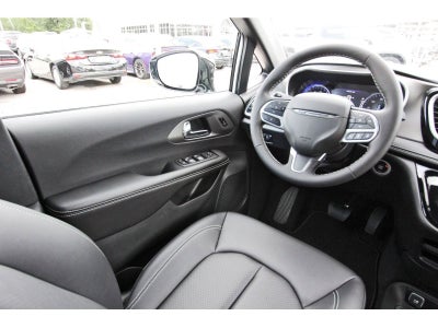 2027 Chrysler Pacifica Select FWD