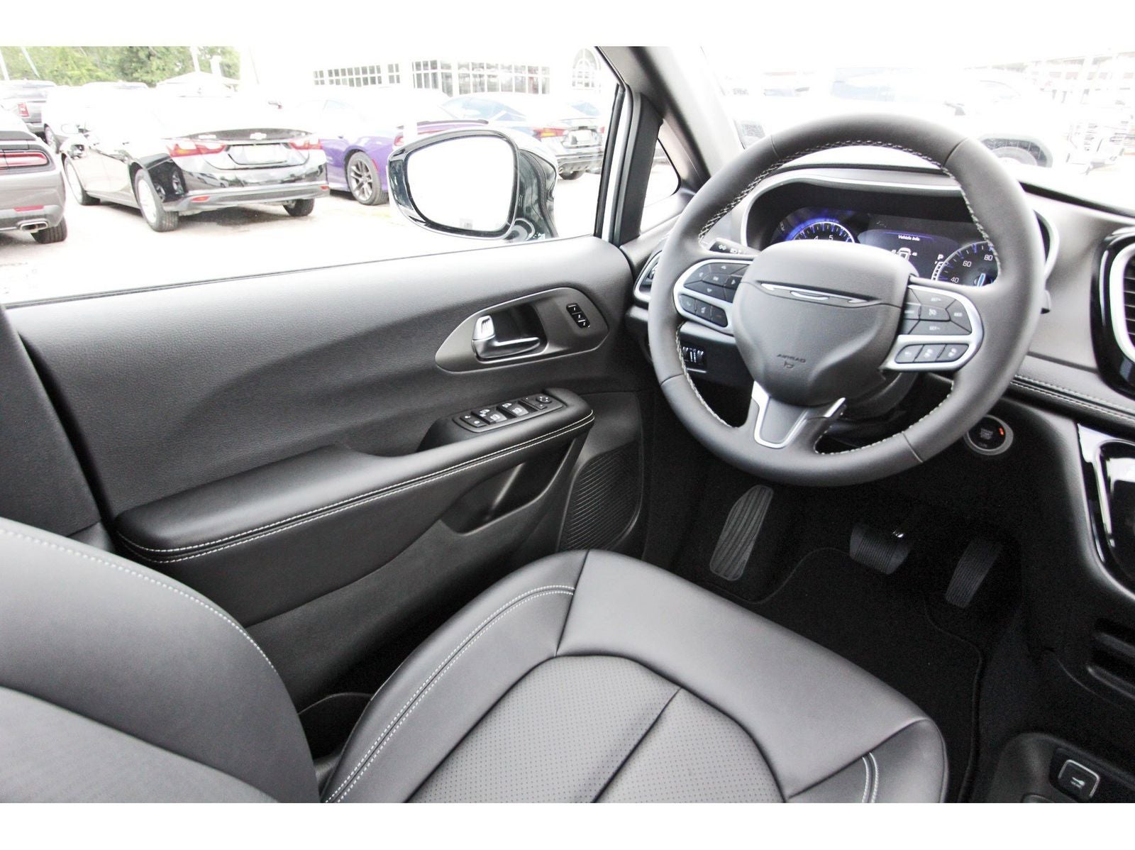 2027 Chrysler Pacifica Select FWD