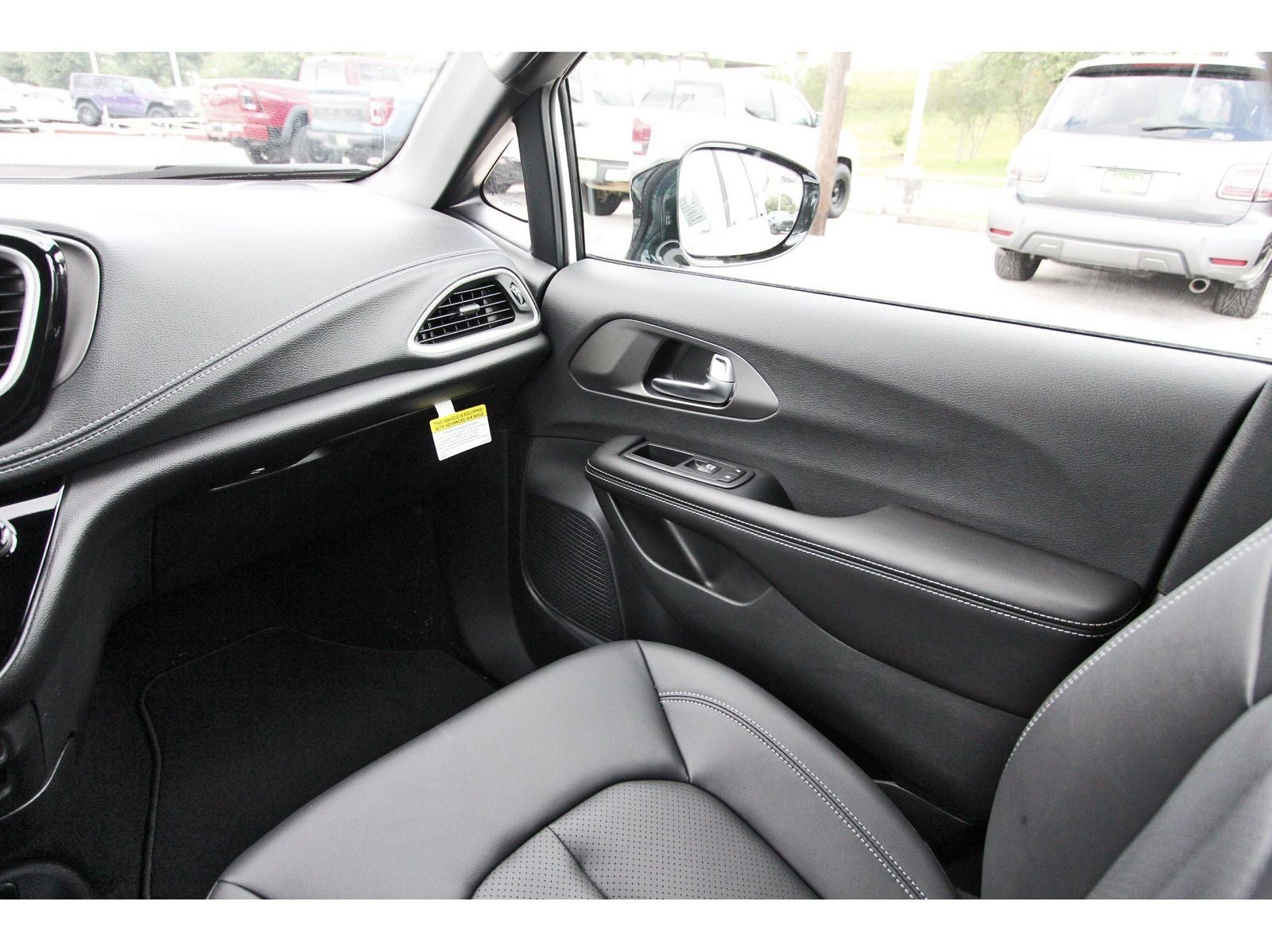 2027 Chrysler Pacifica Select FWD