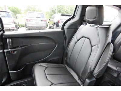 2027 Chrysler Pacifica Select FWD