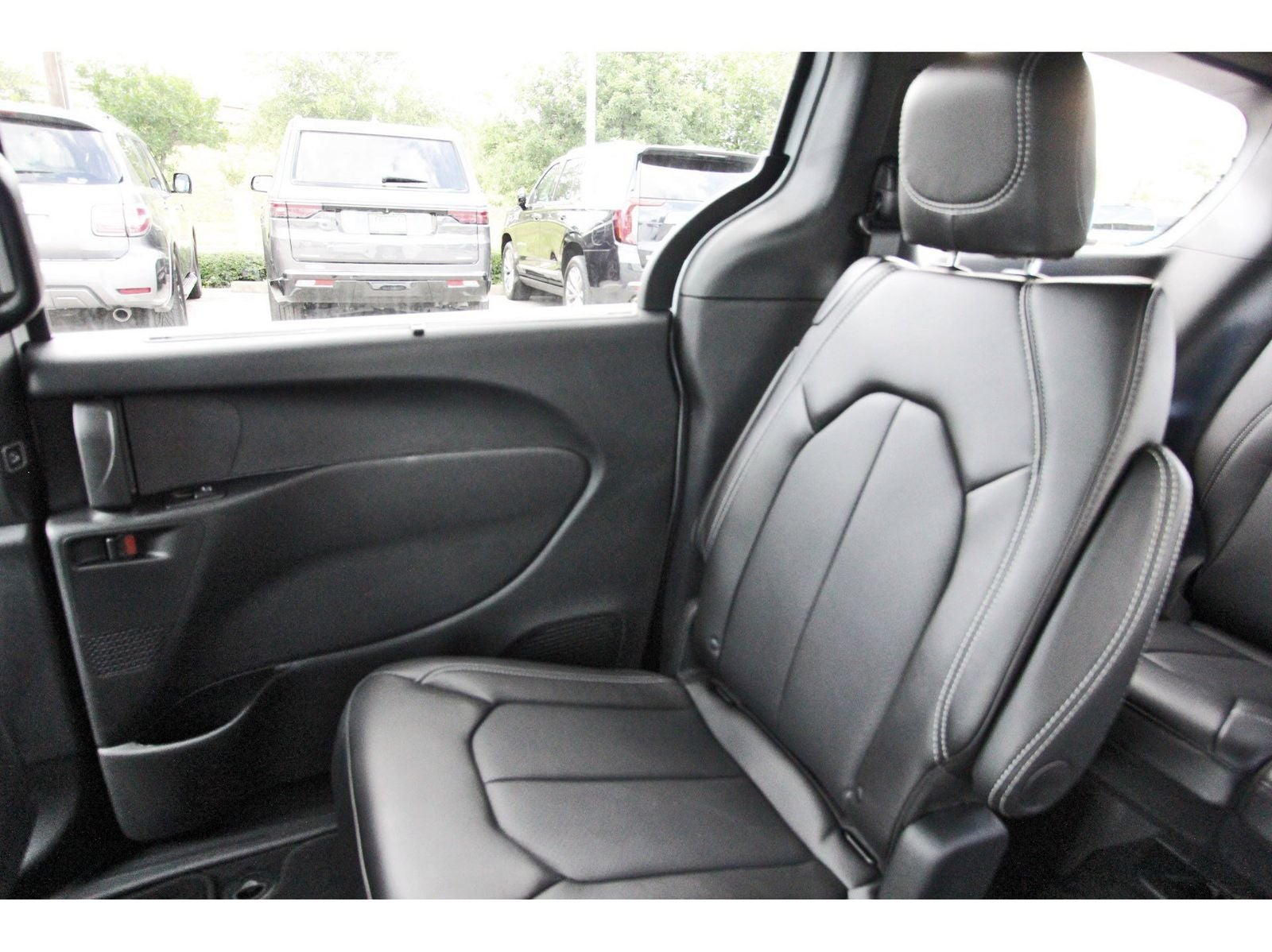 2027 Chrysler Pacifica Select FWD