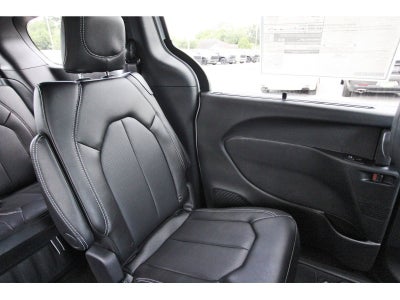 2027 Chrysler Pacifica Select FWD