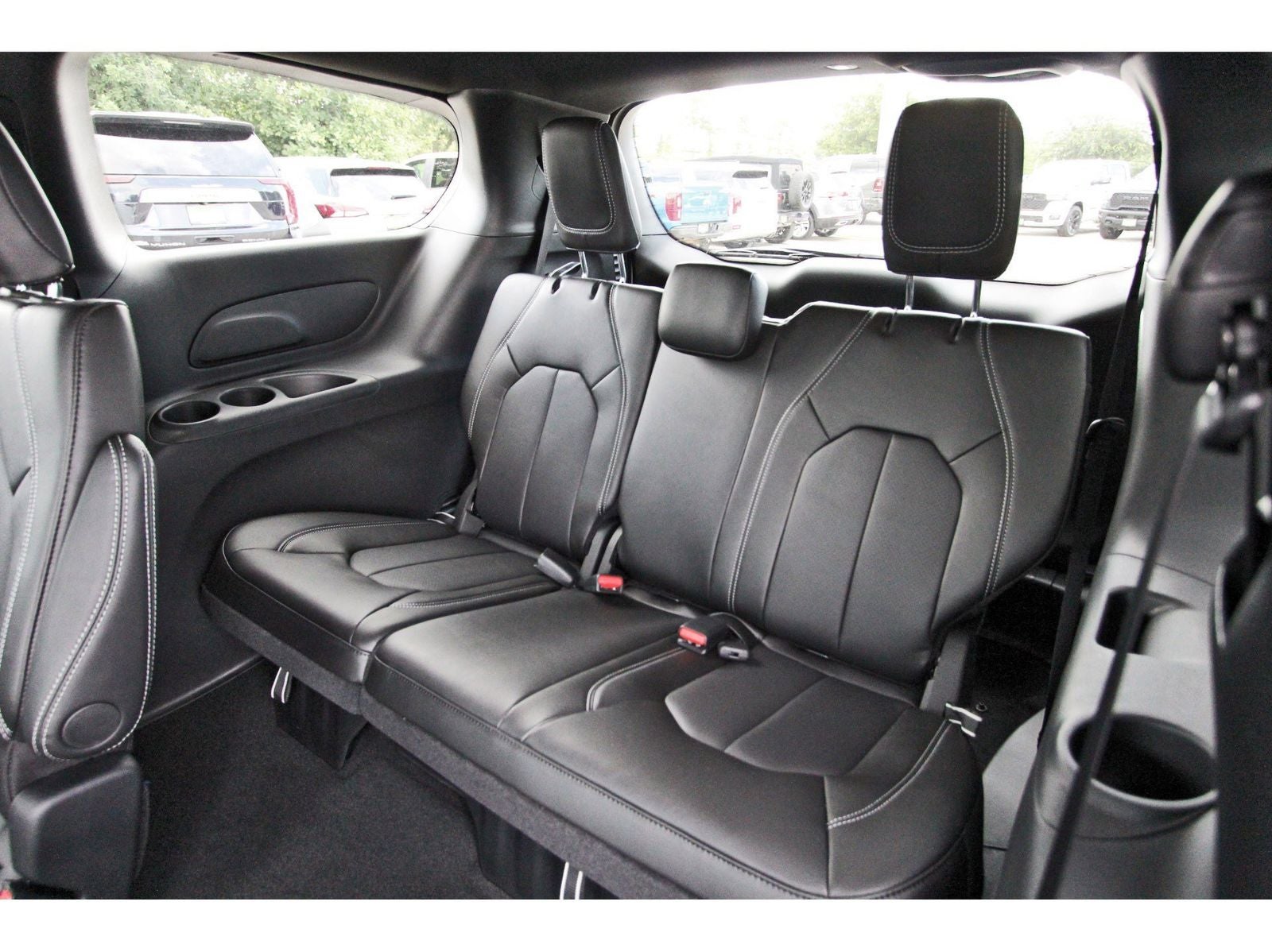 2027 Chrysler Pacifica Select FWD