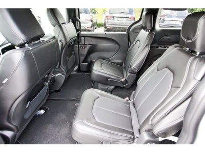 2027 Chrysler Pacifica Select FWD