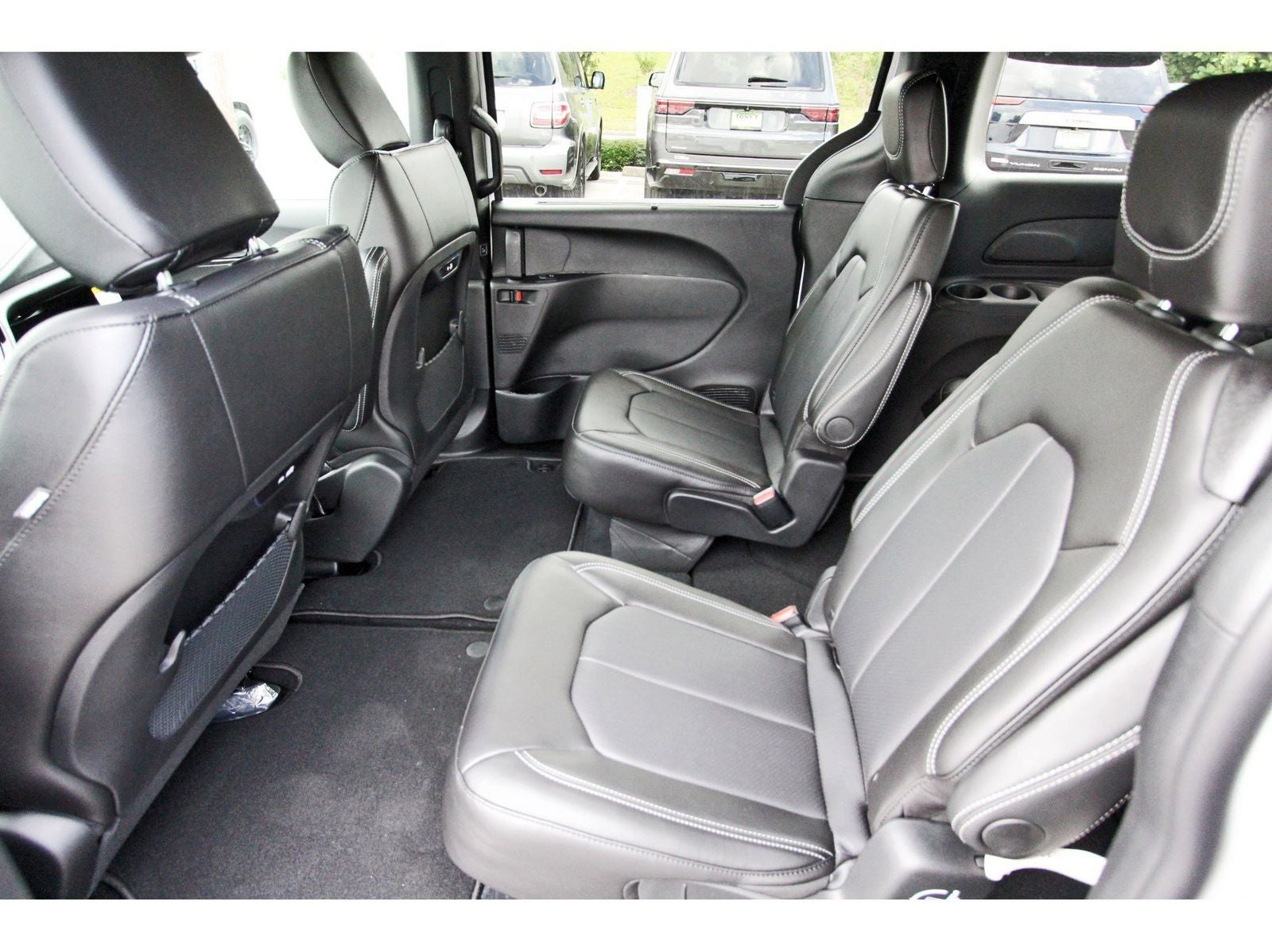 2027 Chrysler Pacifica Select FWD