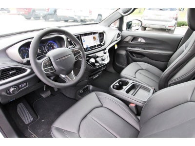2027 Chrysler Pacifica Select FWD