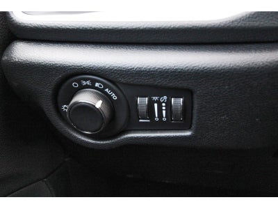2027 Chrysler Pacifica Select FWD