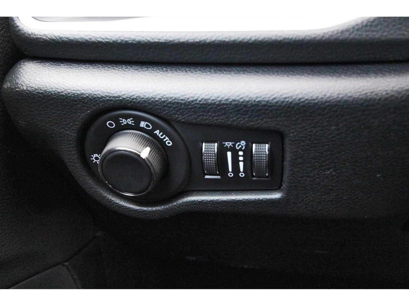 2027 Chrysler Pacifica Select FWD