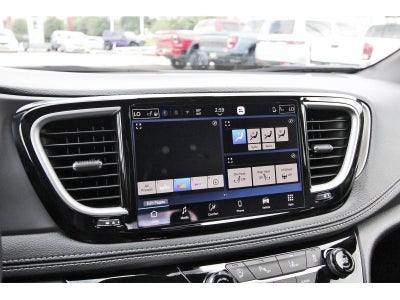 2027 Chrysler Pacifica Select FWD