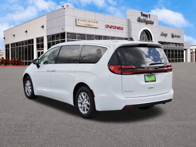 2027 Chrysler Pacifica Select FWD
