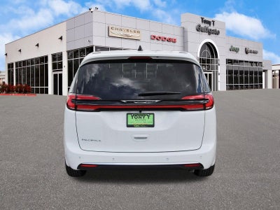 2027 Chrysler Pacifica Select FWD