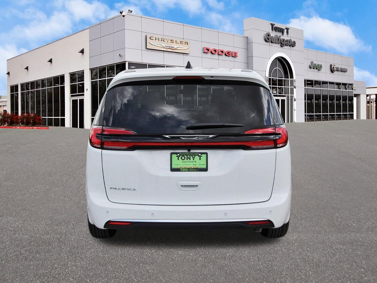 2027 Chrysler Pacifica Select FWD