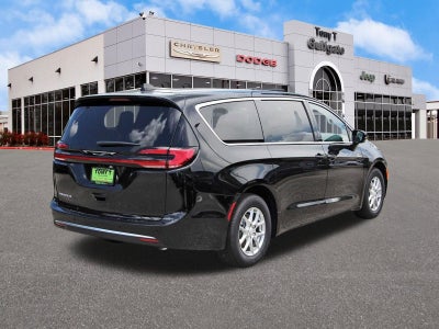 2027 Chrysler Pacifica Select FWD