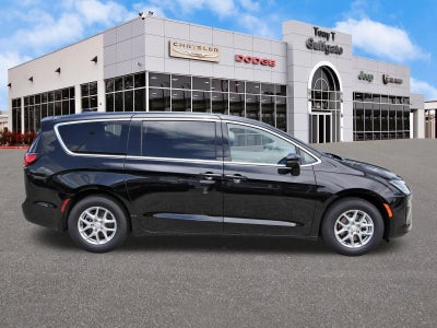 2027 Chrysler Pacifica Select FWD