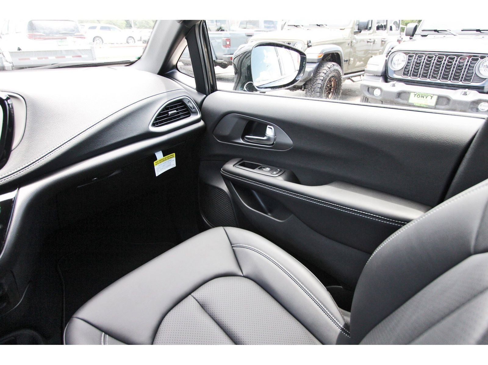 2027 Chrysler Pacifica Select FWD
