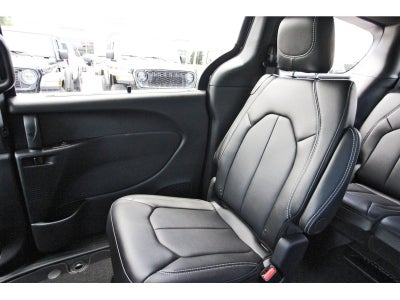 2027 Chrysler Pacifica Select FWD