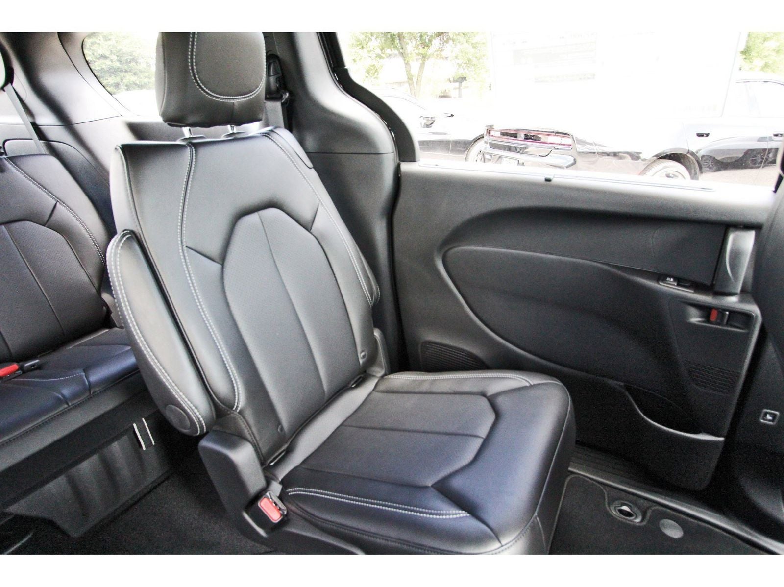 2027 Chrysler Pacifica Select FWD