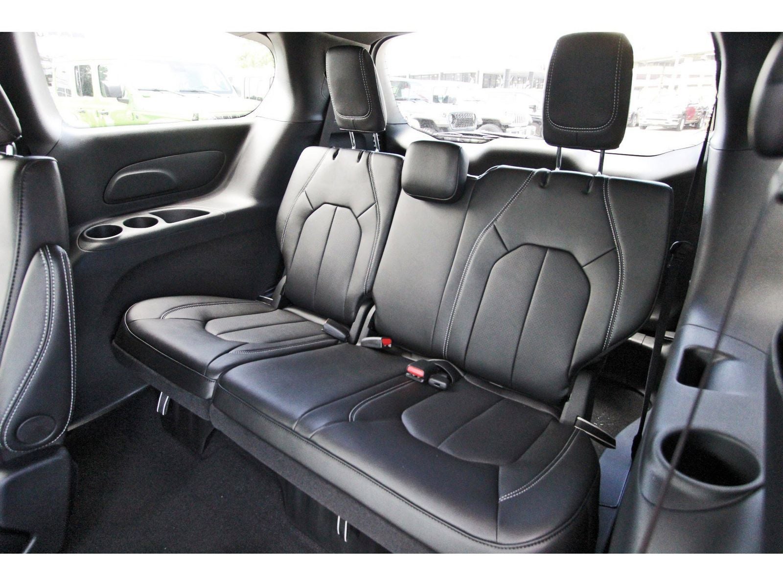 2027 Chrysler Pacifica Select FWD