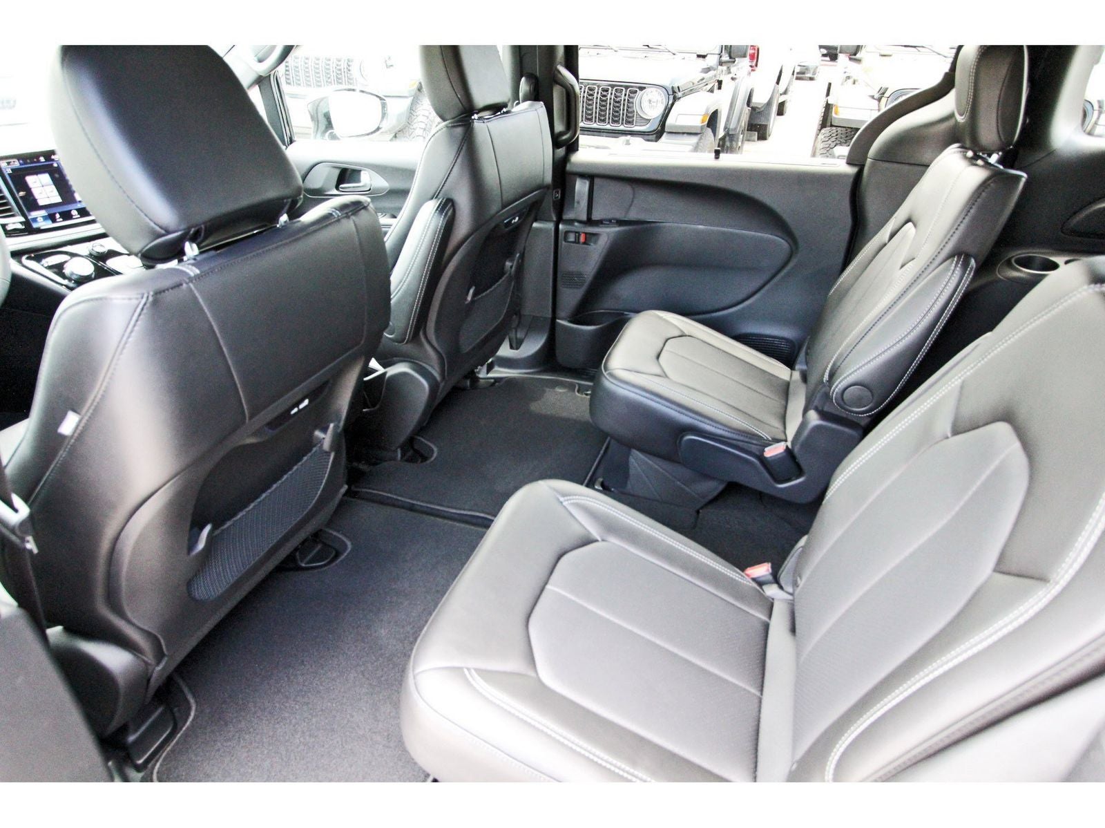 2027 Chrysler Pacifica Select FWD
